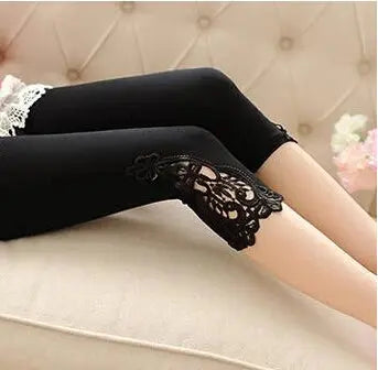 Comfort-Focused Summer Capri Leggings For Women with Lace Trim - Stylish summer capri leggings perfect for warm weather.